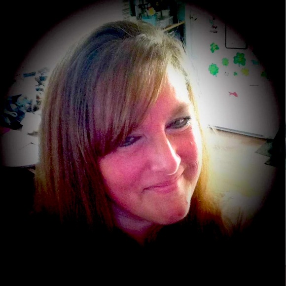 Meet your Posher, Lisa - Picture 1 of 2